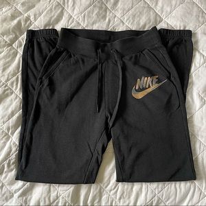 XS Women’s Fleece-Lined Nike Joggers